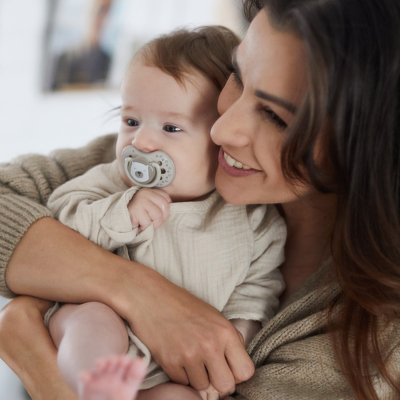 LOVI Dudlík svítící silikonový dynamický mini BUDDY BEAR 0-2m 2ks