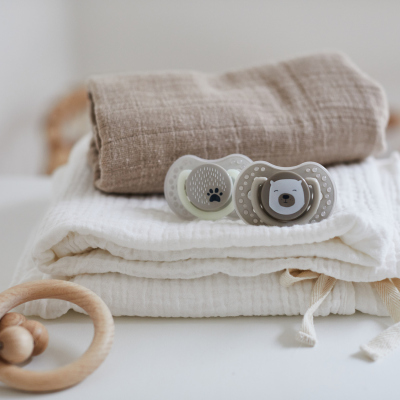 LOVI Dudlík svítící silikonový dynamický mini BUDDY BEAR 0-2m 2ks