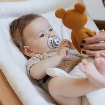 LOVI Dudlík svítící silikonový dynamický BUDDY BEAR 6-18m 2ks