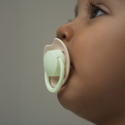 LOVI Dudlík svítící silikonový dynamický PRIME 6-18m 2ks Ivory/Blush