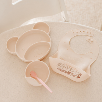 Canpol babies Silikonový bryndák s kapsou MOUNTAINS krémový