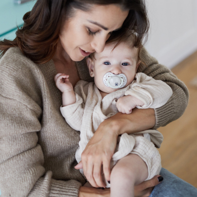 LOVI Világító mini szilikon dinamikus cumi BUDDY BEAR 0-2hó 2db