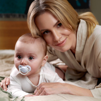 LOVI Világító mini szilikon dinamikus cumi BABY SHOWER 0-2hó 2db fiú