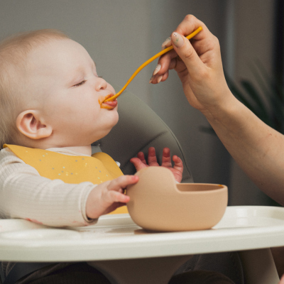 Canpol babies Szilikon tál tapadókoronggal 330ml krémszín