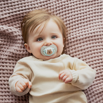 LOVI Cumlík silikónový dynamický CAPICHILL 6-18m 2ks chlapec